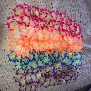 Pack of leis.🌷🌼